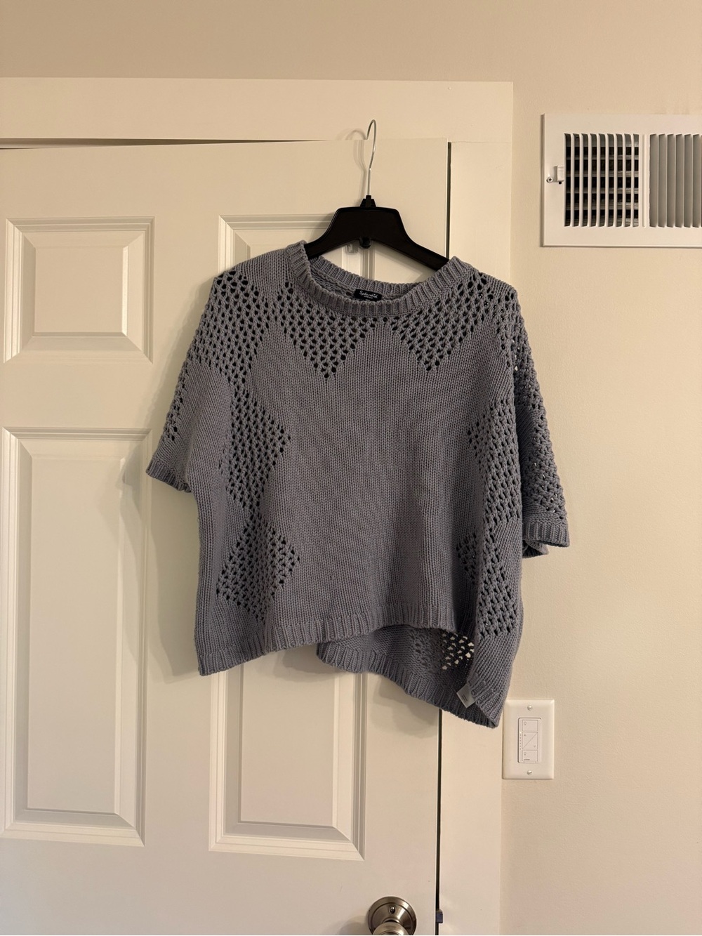 Light Blue/ Gray Open-Knit Short Sleeve Sweater. Splendid Size Medium.